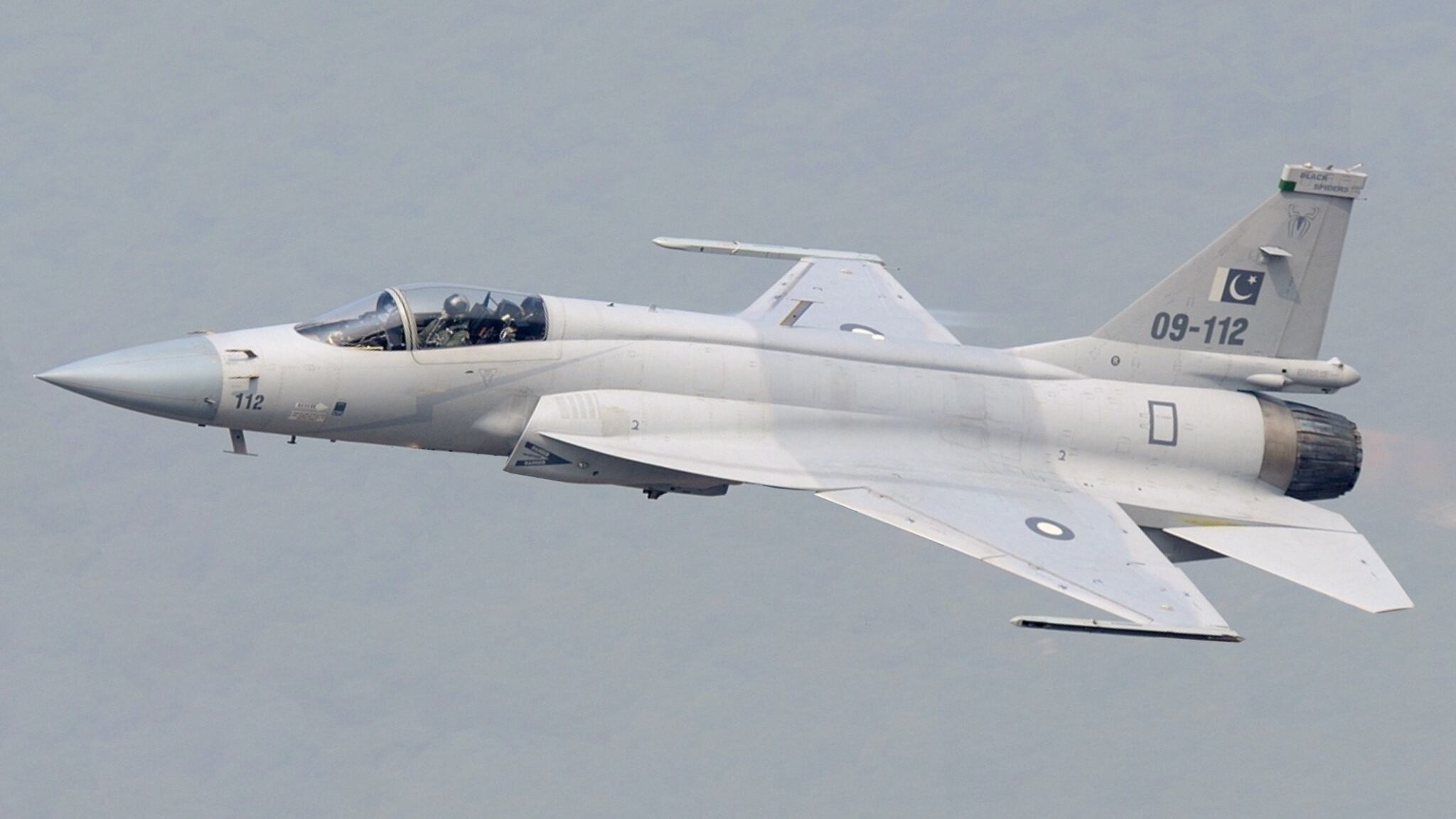 Aerei da combattimento e migliaia di soldati: il Pakistan schiera le truppe in Arabia Saudita