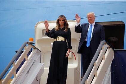 Melania Trump in Arabia Saudita senza il velo islamico 13