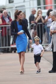 Che capricci, principe George! Tutte le foto alla base militare della Raf e dello "scivolone" sexy di Kate 13