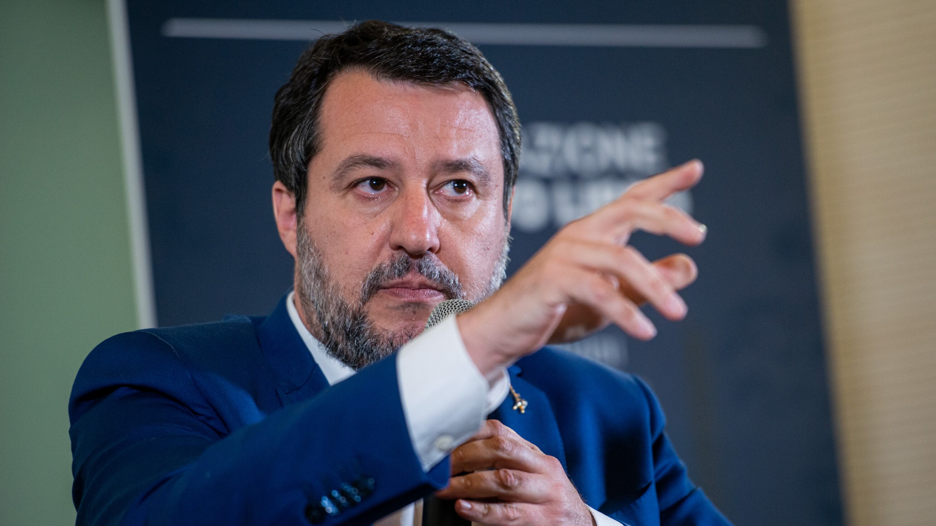 Salvini: "Rispetto Mattarella, ma non Macron"