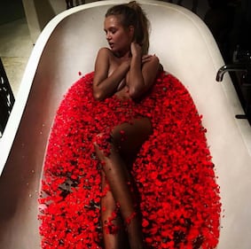 Josephine Skriver hot su Instagram 4