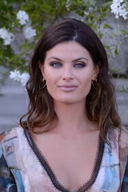 Isabeli Fontana hot, incanta Venezia nella laguna 19