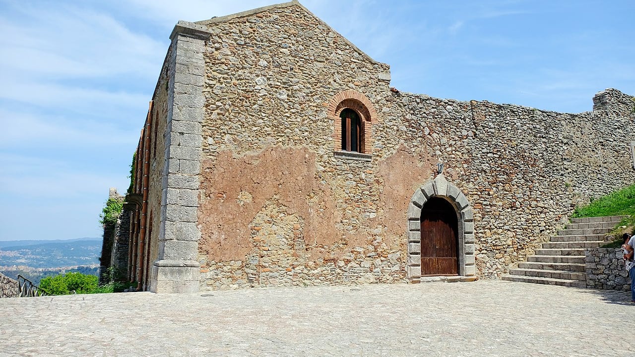 Sicilia, monastero dell'anno mille pignorato per 3800 euro