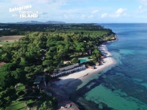 Incendio nel resort di Temptation Island: trovata una lettera minatoria