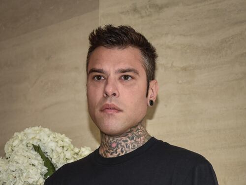 "Ti aspetto sotto casa", "Ci vediamo in tribunale". Fedez denuncia un hater, che poi si scusa