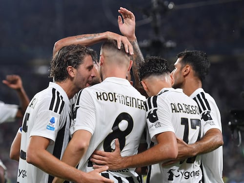 La Juve supera il Parma con due gol nella ripresa e raggiunge il Milan in vetta alla classifica