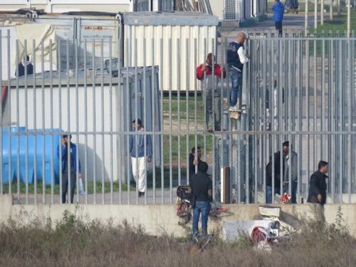 Caltanissetta, fuga dal Cara: 125 migranti rintracciati su 184