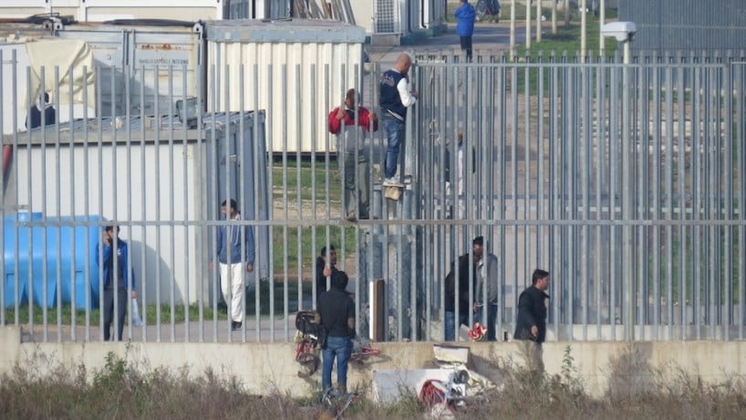 Caltanissetta, fuga dal Cara: 125 migranti rintracciati su 184