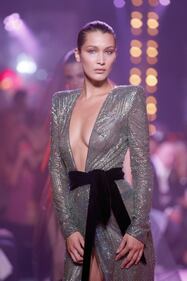 La sexy passerella di Bella Hadid 12