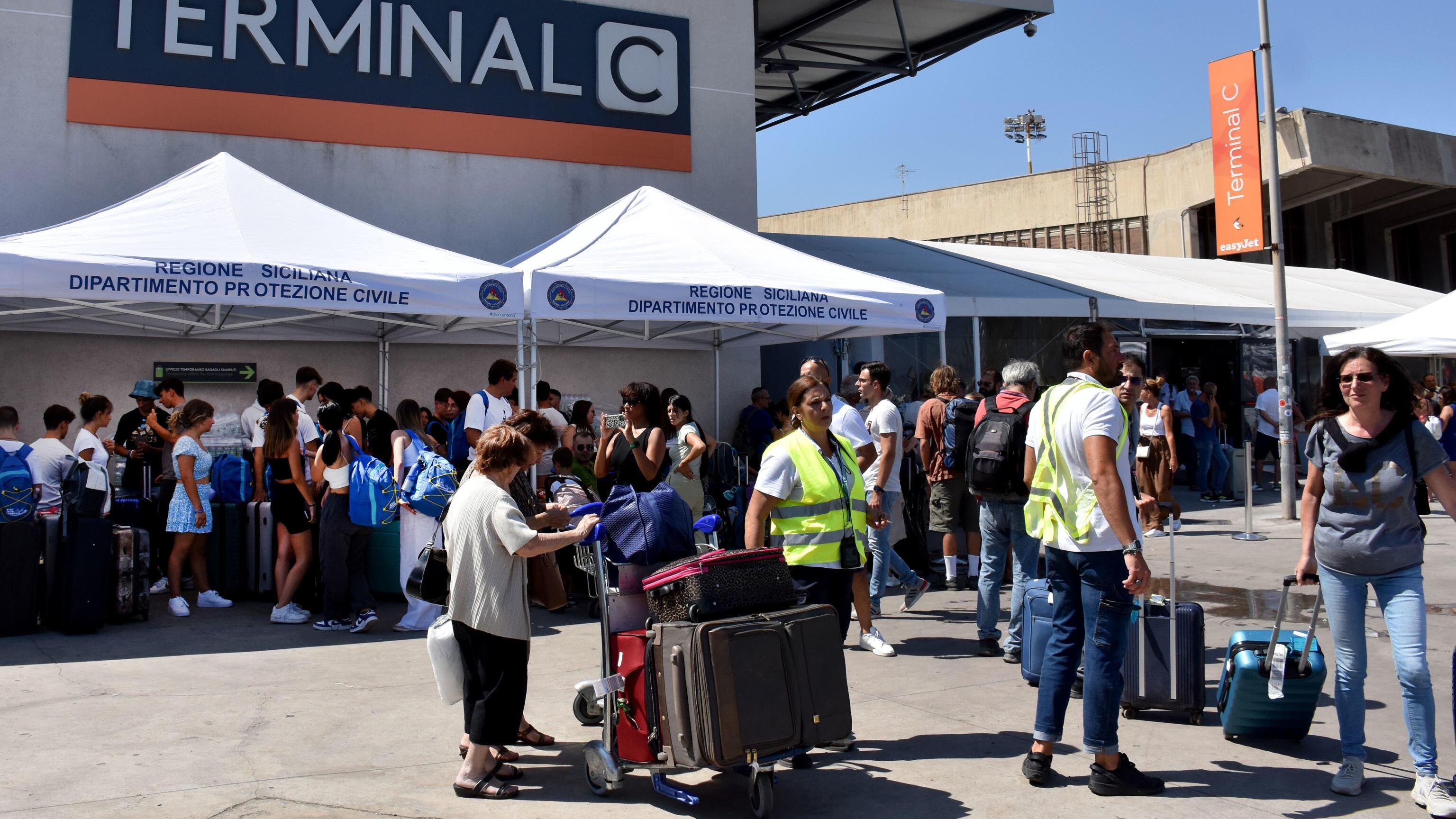 Via al terminal provvisorio: ecco quando riaprirà l'aeroporto di Catania