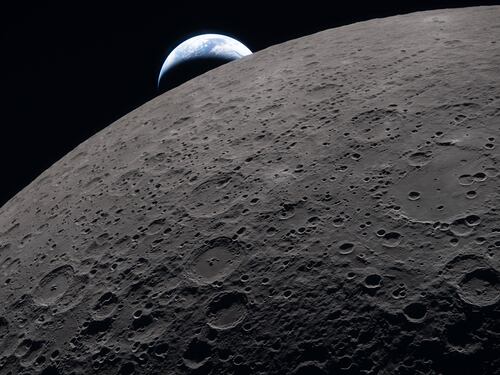 Missione Artemis 2: completato il giro nel lato nascosto della Luna. L'immagine storica della Nasa
