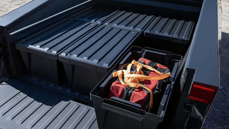 Tesla Cybertruck, gli accessori più strani: guarda tutte le foto 8