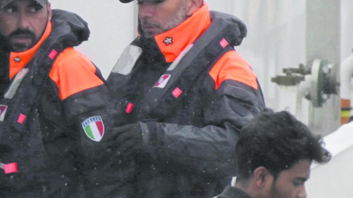 La sinistra "protegge" i profughi finiti al Cara di Bari