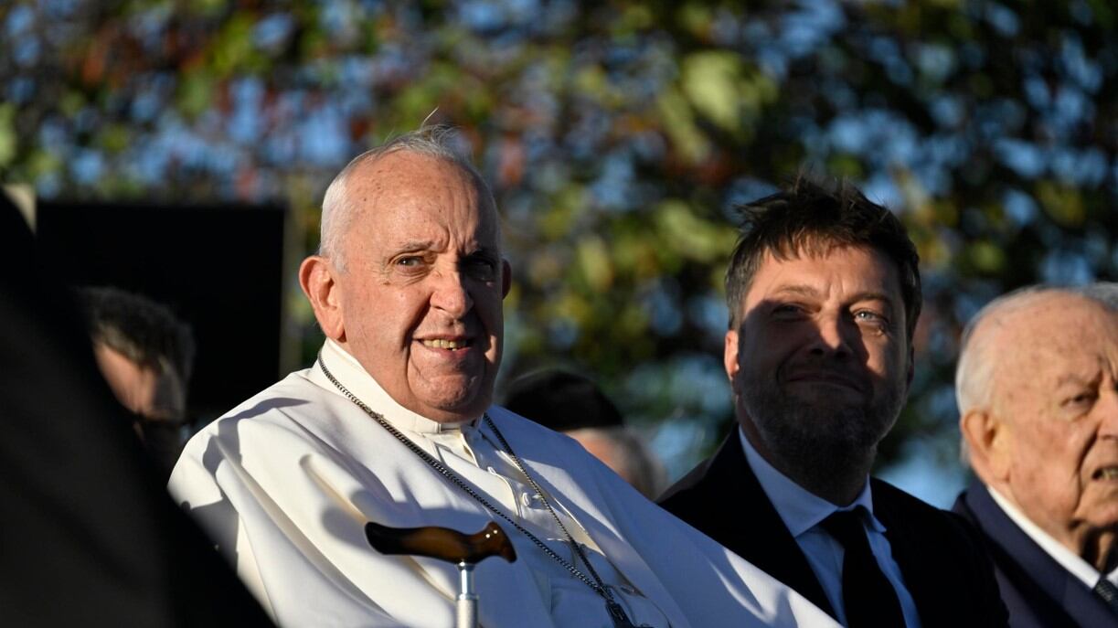 "Chi le impedisce, odia". Papa Francesco difende le Ong