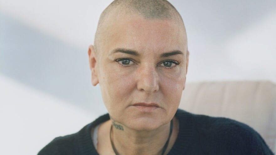 Nessun abuso di droghe. Svelate le cause della morte di Sinead O’Connor