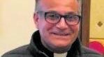 Violenze su minori in cambio di regali, prete in manette