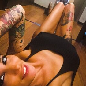 Siria De Fazio si mostra in topless 27