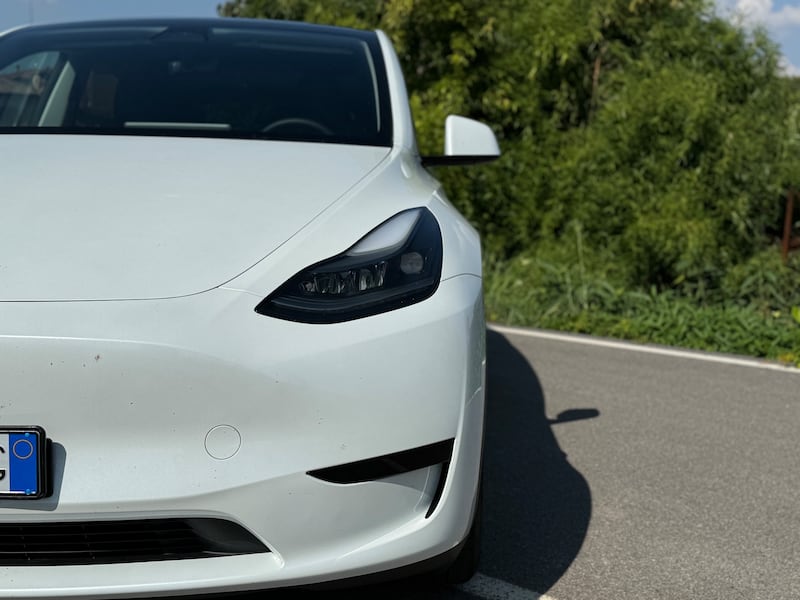 Tesla Model Y Long Range RWD: guarda la gallery del SUV elettrico super efficiente 4