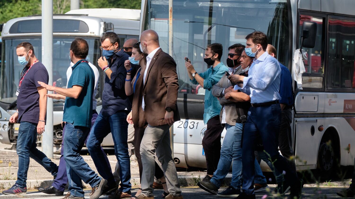 Quel deposito ostaggio dei rom: "Chiudere campi col lucchetto"
