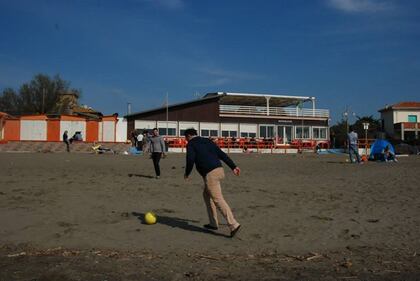 Il vertice in spiaggia dei grillini 14