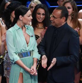 Anna Tatangelo, spacco sexy con fotomontaggio 35