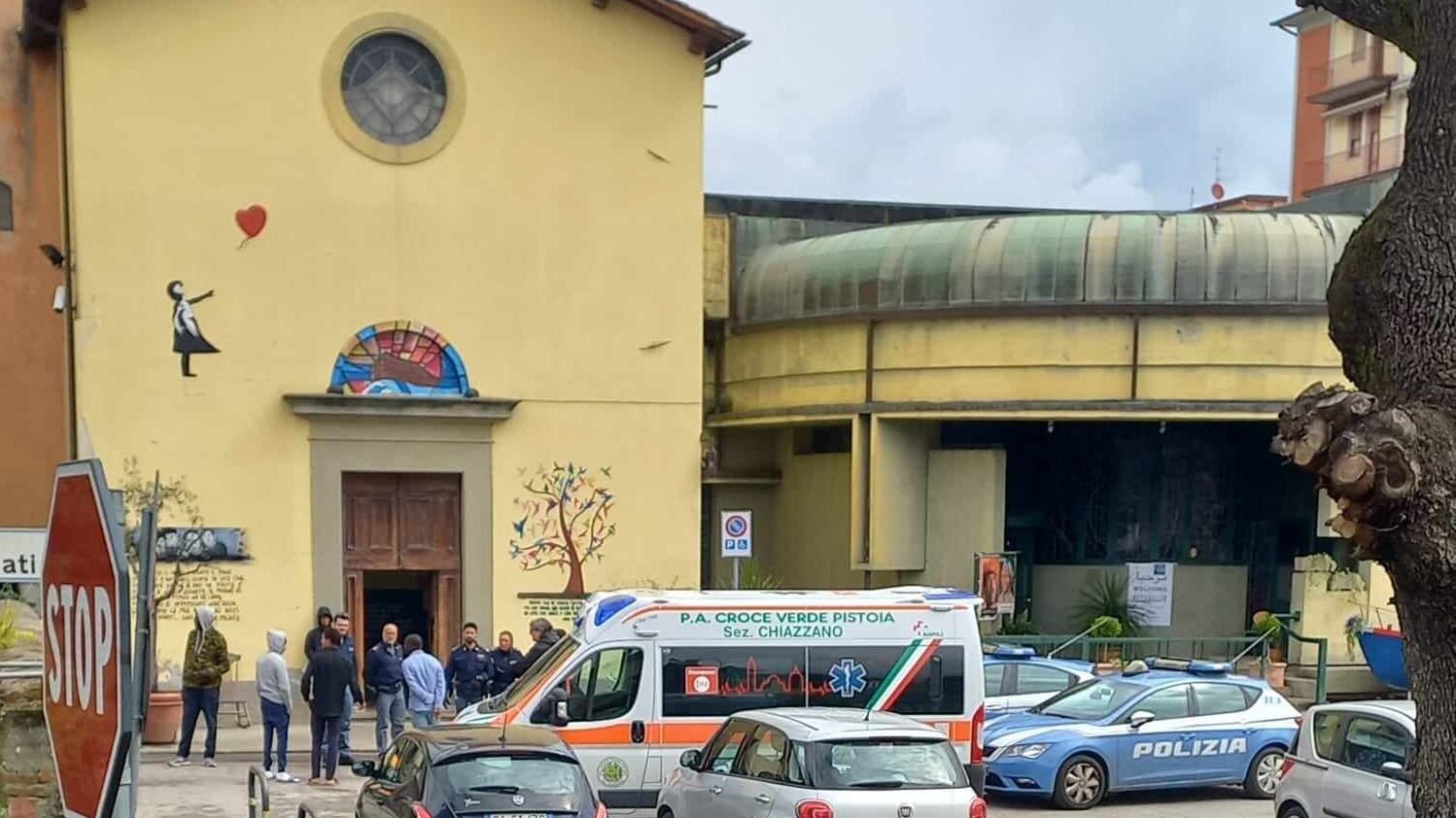 Vicofaro, rissa fra migranti ospiti di don Biancalani: interviene la polizia