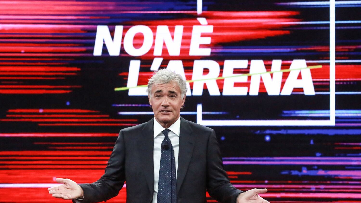 Il "ritorno" di Giletti dopo il malore: canta per Baglioni