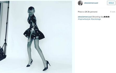 Alessia Marcuzzi sensuale in top e collant nero 3