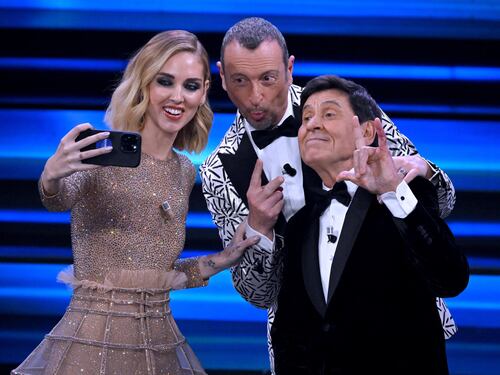 Un profilo in diretta (ma già con la spunta blu). L'"esordio" di Amadeus