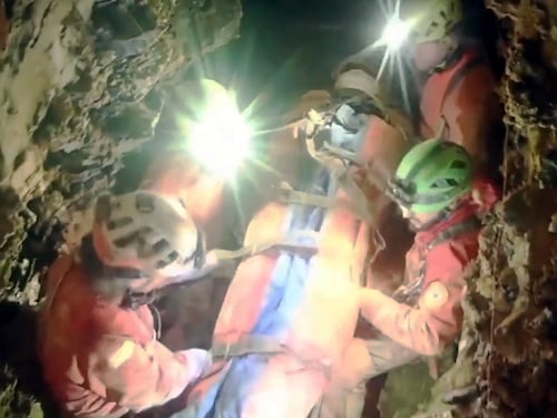Il salvataggio della speleologa dall'Abisso Bueno Fonteno