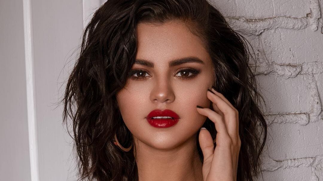 Selena Gomez lancia una linea di costumi per chi ha subito un trapianto