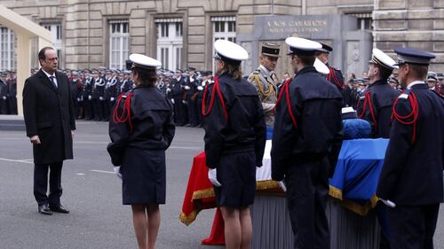 A Parigi il ricordo dei poliziotti uccisi 1