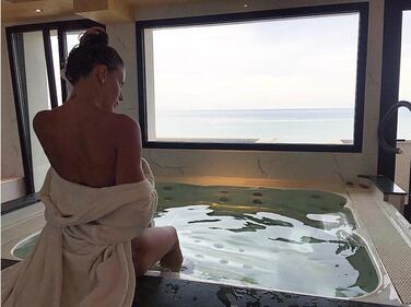 Giulia Calcaterra, topless col cocomero 10