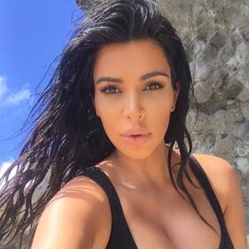 Kim Kardashian, tra passerelle e selfie hot 48