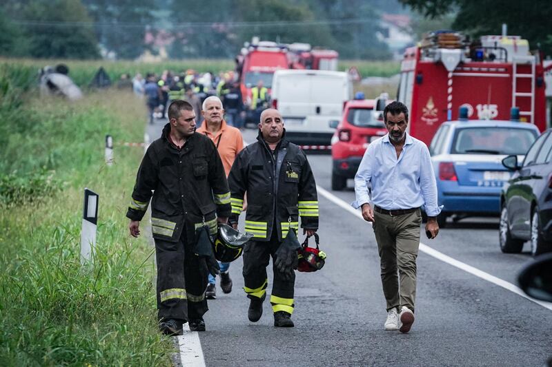Si schianta aereo delle Frecce Tricolori nel Torinese, morta una bimba. Le immagini 2