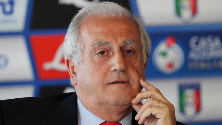 Il triste fallimento del pallone commissariato