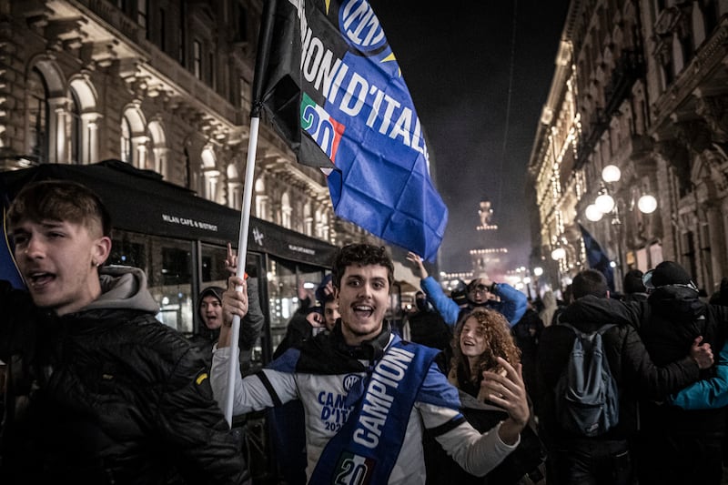Nella notte bagnata di Milano esplode la gioia nerazzurra 3
