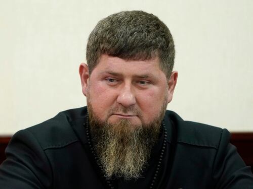 Armi, violenza e il culto del padre: il piccolo Kadyrov ha fatto carriera