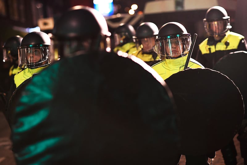 Amsterdam, scontri tra polizia e turchi 6