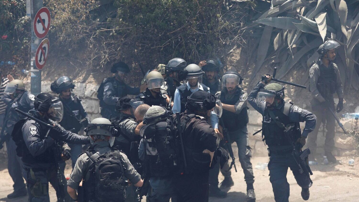 A Gerusalemme è guerra aperta: 8 i morti Adesso Abu Mazen si schiera con Hamas