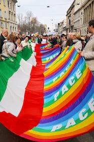Milano, le immagini della manifestazione "People, prima le persone" 3