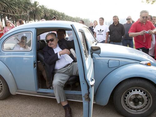 Il ricatto delle banche "spegne" la marijuana legale di Mujica