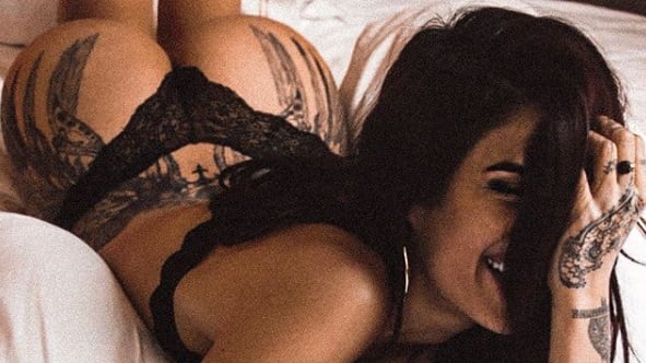 Da modella a senzatetto: Negzzia, fuggita dall'Iran per evitare le frustate