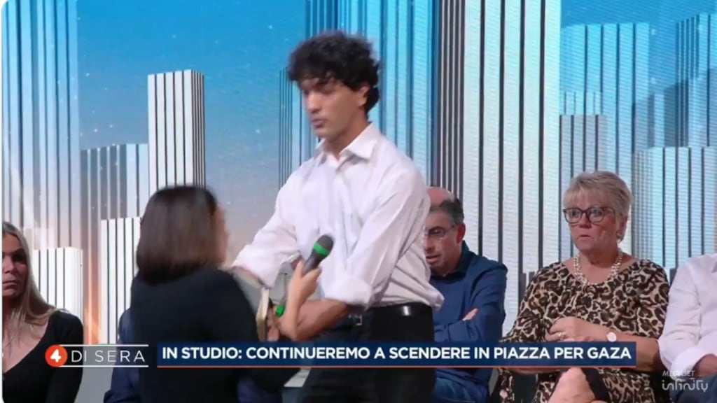 Mancamento in diretta per la giornalista di Rete 4. Del Debbio rassicura: "La tensione, il clima..."