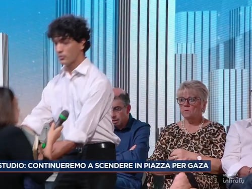 Mancamento in diretta per la giornalista di Rete 4. Del Debbio rassicura: "La tensione, il clima..."