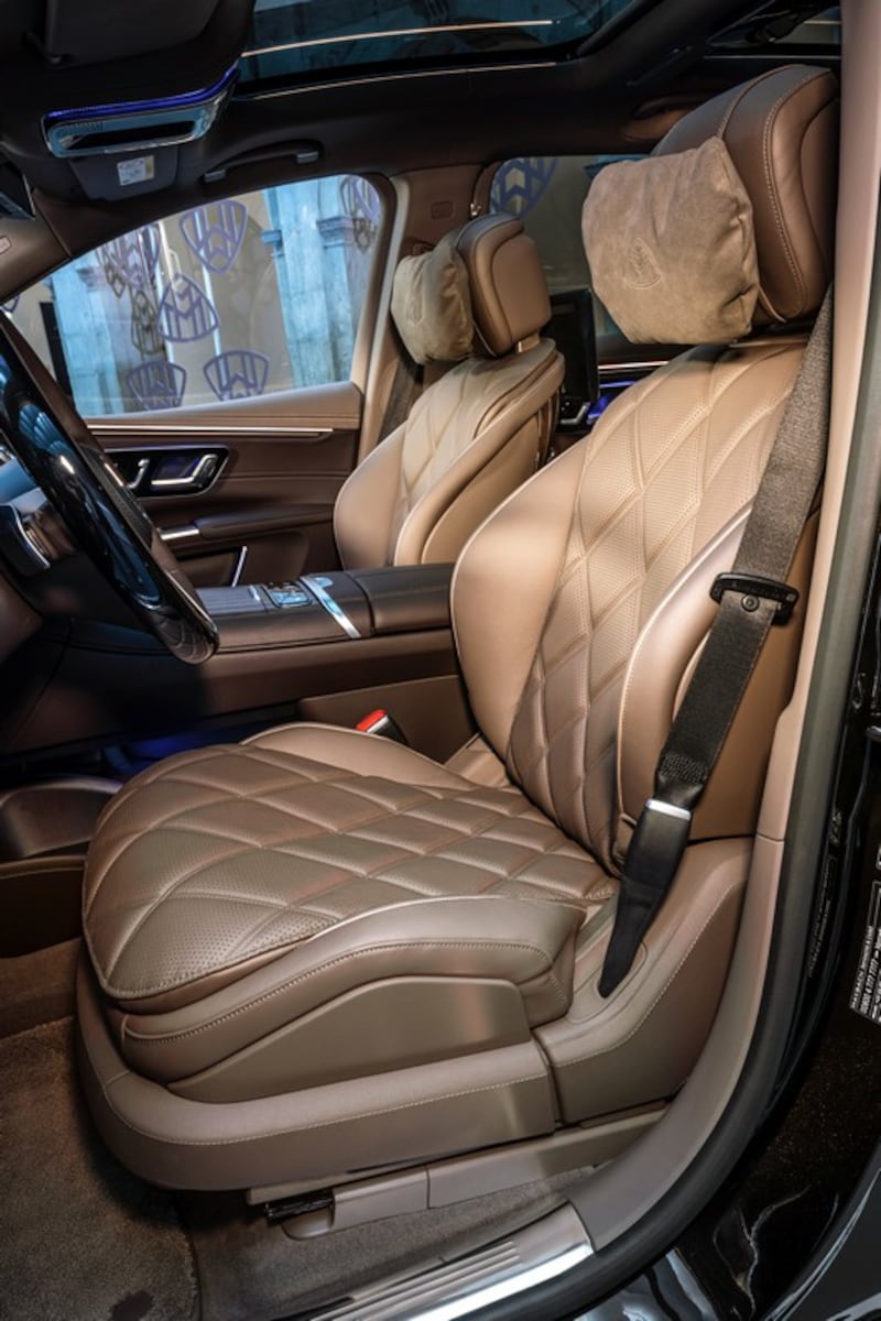 Mercedes-Maybach EQS SUV: guarda la gallery 32