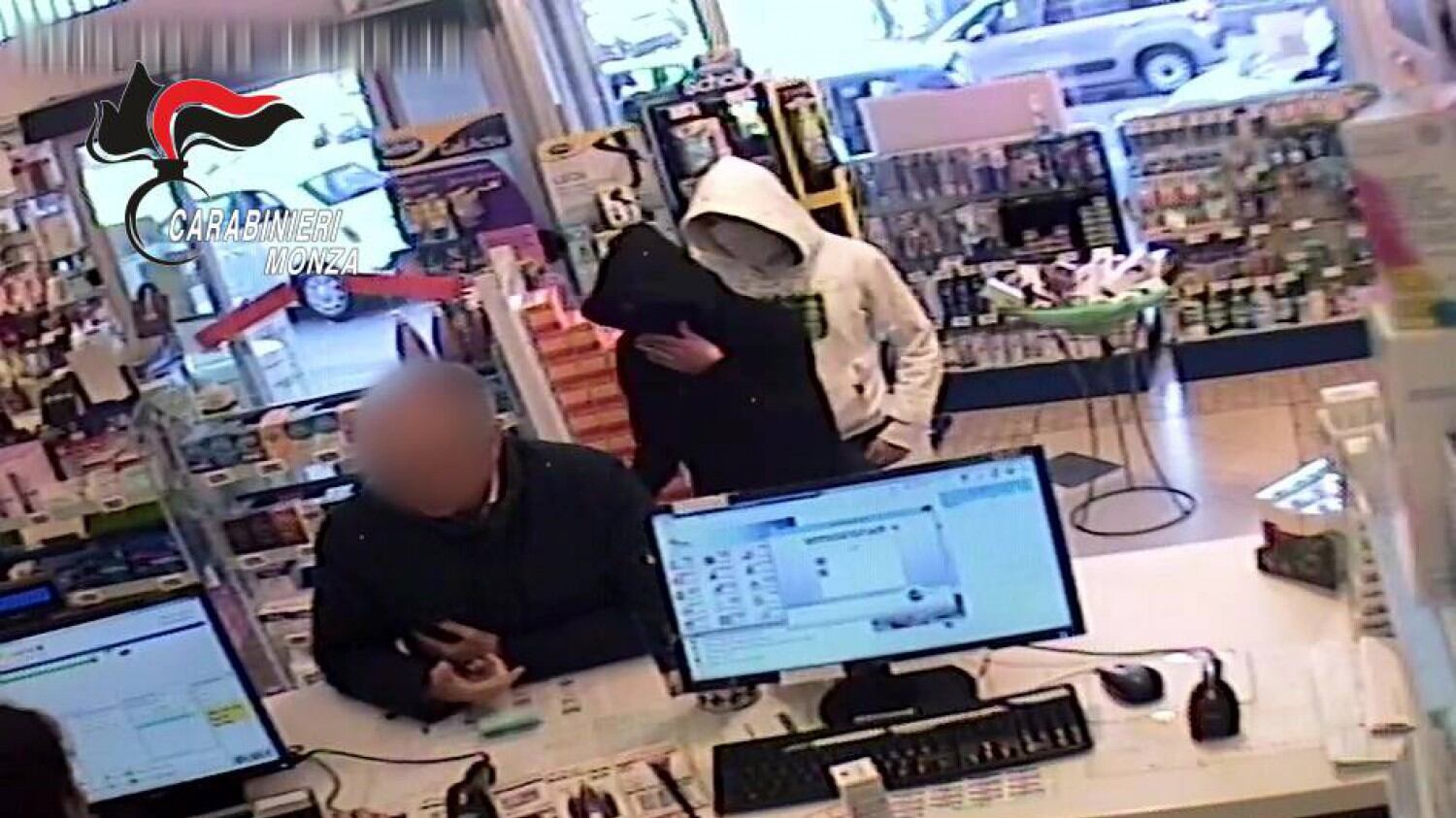 Monza, sgominata banda dei rapinatori di sale da gioco e farmacie