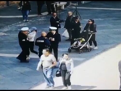 Ravenna, donna accoltella comandante della guardia costiera