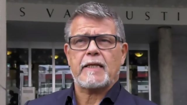 Emile Ratelband fa causa allo Stato. “Ho 69 anni ma ne dimostro 45”