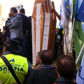 Protesta sindacati di polizia a Montecitorio 2